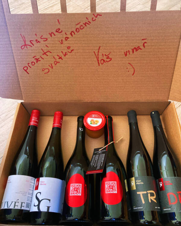 Vánoční kolekce vín – vzkaz v krabici
